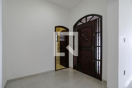 Entrada de casa para alugar com 3 quartos, 400m² em Jardim Armenia, Mogi das Cruzes