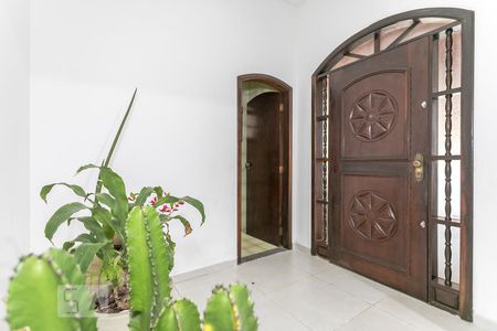 Entrada de casa para alugar com 3 quartos, 400m² em Jardim Armenia, Mogi das Cruzes