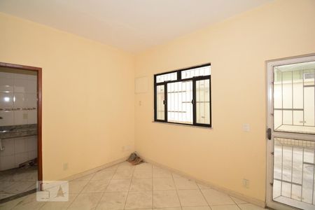 Sala de casa de condomínio para alugar com 2 quartos, 50m² em Bento Ribeiro, Rio de Janeiro