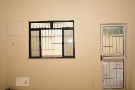 Sala de casa de condomínio para alugar com 2 quartos, 50m² em Bento Ribeiro, Rio de Janeiro
