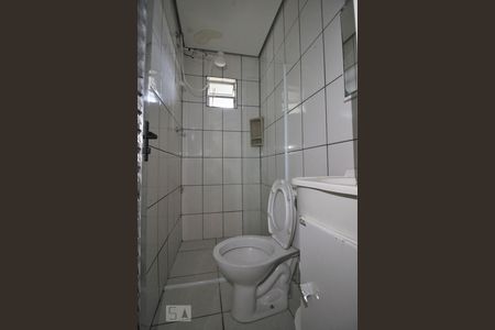 Banheiro de kitnet/studio para alugar com 1 quarto, 45m² em Cidade Intercap, Taboão da Serra