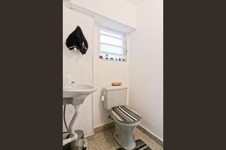 Casa para alugar com 400m², 2 quartos e 2 vagas Casa para alugar com 400m², 2 quartos e 2 vagasBanheiro da Edícula