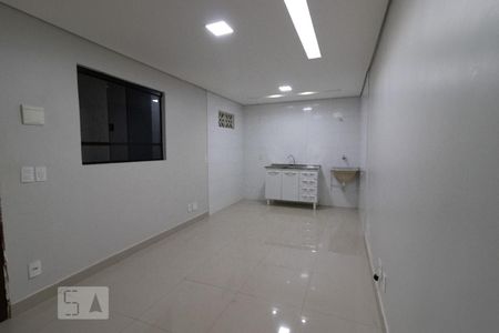 Sala / Cozinha de casa para alugar com 1 quarto, 34m² em Riacho Fundo Ii, Brasília