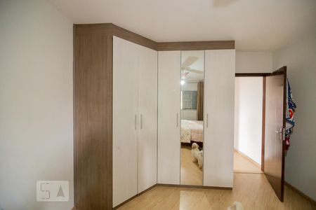 Quarto 1 de casa para alugar com 2 quartos, 190m² em Jardim D’abril, São Paulo