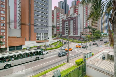 Vista da Sala de apartamento para alugar com 2 quartos, 60m² em São Francisco, Curitiba