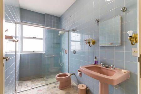 Banheiro da suíte de apartamento à venda com 4 quartos, 190m² em Cambuí, Campinas