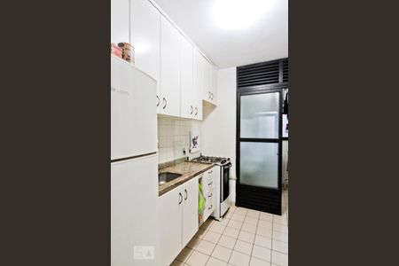 Cozinha de apartamento à venda com 3 quartos, 82m² em Vila Carbone, São Paulo