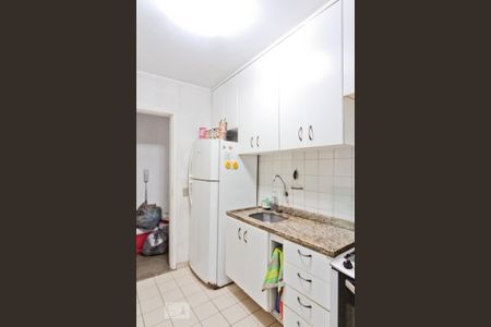 Cozinha de apartamento à venda com 3 quartos, 82m² em Vila Carbone, São Paulo