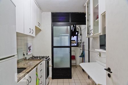 Cozinha de apartamento à venda com 3 quartos, 82m² em Vila Carbone, São Paulo