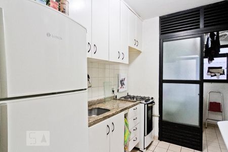 Cozinha de apartamento à venda com 3 quartos, 82m² em Vila Carbone, São Paulo