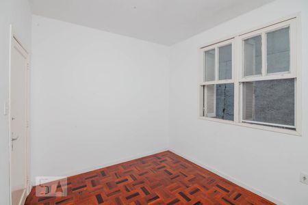 Detalhe janela dormitório de apartamento à venda com 2 quartos, 85m² em Auxiliadora, Porto Alegre