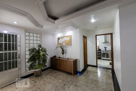 Hall de casa à venda com 3 quartos, 300m² em Vila Lúcia Elvira, São Paulo