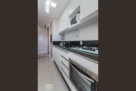 Cozinha de apartamento à venda com 2 quartos, 66m² em Camaquã, Porto Alegre