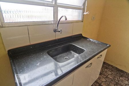 Cozinha de casa para alugar com 1 quarto, 35m² em Vila Marina, São Paulo