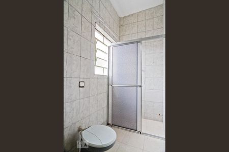 Banheiro de casa para alugar com 1 quarto, 35m² em Vila Marina, São Paulo