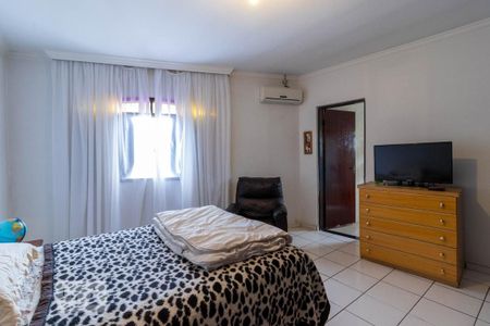 Suíte de casa à venda com 3 quartos, 150m² em Vila Picinin, São Paulo