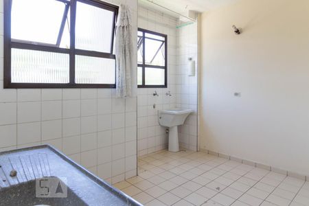 Cozinha de apartamento para alugar com 2 quartos, 60m² em Quitaúna, Osasco