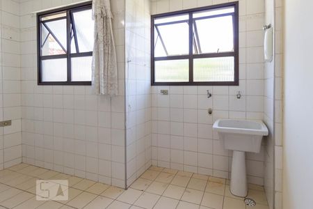 Área de Serviço de apartamento para alugar com 2 quartos, 60m² em Quitaúna, Osasco