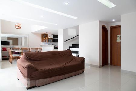 Casa de condomínio à venda com 390m², 4 quartos e 2 vagasSala