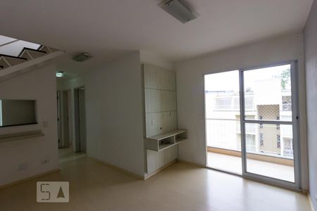 Sala com 2 ambientes  de apartamento para alugar com 3 quartos, 107m² em Parque Frondoso, Cotia