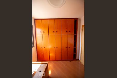 Quarto 2 de apartamento para alugar com 2 quartos, 75m² em Vila Butantã, São Paulo