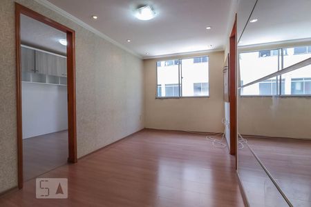 Sala de apartamento para alugar com 3 quartos, 49m² em Cidade Líder, São Paulo