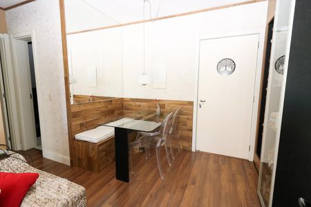 Sala de apartamento à venda com 2 quartos, 58m² em Jardim Sabará, Porto Alegre