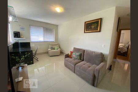 Sala de casa de condomínio para alugar com 2 quartos, 59m² em São Pedro, Belo Horizonte