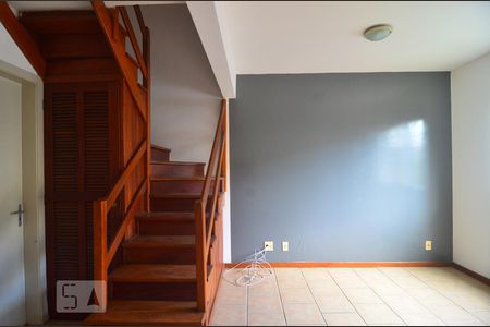 Sala de casa de condomínio à venda com 3 quartos, 78m² em Marechal Rondon, Canoas