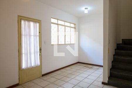 Sala de casa de condomínio para alugar com 2 quartos, 55m² em Estrela Dalva, Belo Horizonte