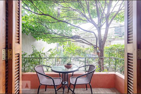 Varanda de casa para alugar com 3 quartos, 130m² em Jardim das Bandeiras, São Paulo