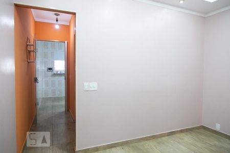 Sala de casa à venda com 4 quartos, 300m² em Vila Carmosina, São Paulo