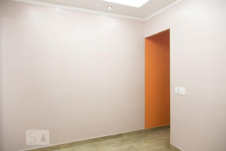 Sala de casa à venda com 4 quartos, 300m² em Vila Carmosina, São Paulo