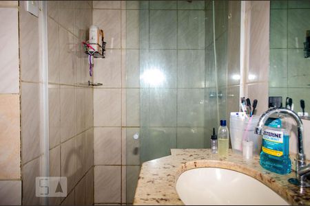 Banheiro de casa à venda com 2 quartos, 360m² em Santa Terezinha, Belo Horizonte