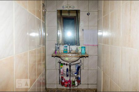 Banheiro de casa à venda com 2 quartos, 360m² em Santa Terezinha, Belo Horizonte