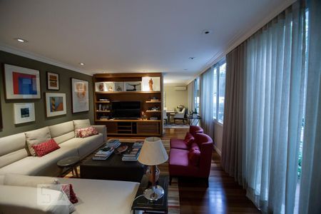 Sala de casa à venda com 3 quartos, 350m² em Butantã, São Paulo