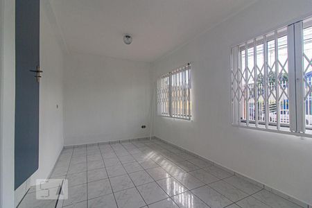 Quarto de casa para alugar com 1 quarto, 52m² em Cidade Industrial, Curitiba