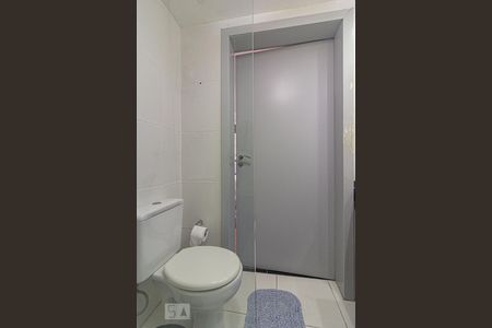 Banheiro de apartamento para alugar com 1 quarto, 39m² em Centro, Curitiba