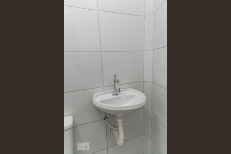 Banheiro de casa para alugar com 1 quarto, 35m² em Parque Vitória, São Paulo