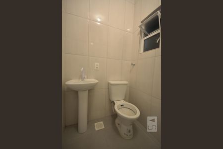 Banheiro Social de kitnet/studio para alugar com 1 quarto, 25m² em Centro, Rio de Janeiro