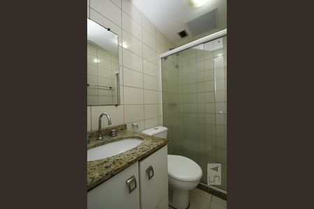 Banheiro de kitnet/studio para alugar com 1 quarto, 33m² em Centro, Rio de Janeiro