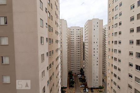 Vista sala de apartamento para alugar com 2 quartos, 64m² em Centro, Barueri