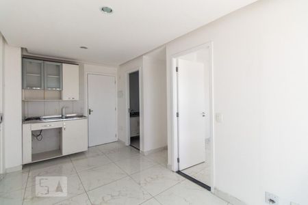 Sala e cozinha de apartamento para alugar com 1 quarto, 48m² em Vila Aricanduva, São Paulo