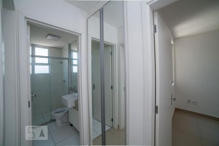 Corredor de apartamento à venda com 2 quartos, 56m² em Planalto, Belo Horizonte