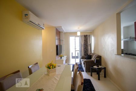 Sala de apartamento para alugar com 2 quartos, 70m² em Vargem Grande, Rio de Janeiro