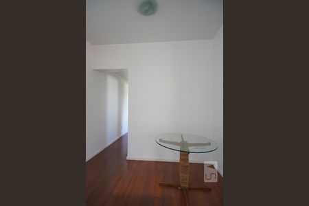 Sala de apartamento para alugar com 2 quartos, 72m² em Independência, Porto Alegre