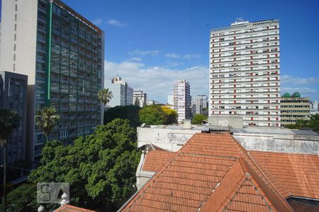 Sala - Varanda - Vista de apartamento para alugar com 2 quartos, 72m² em Independência, Porto Alegre