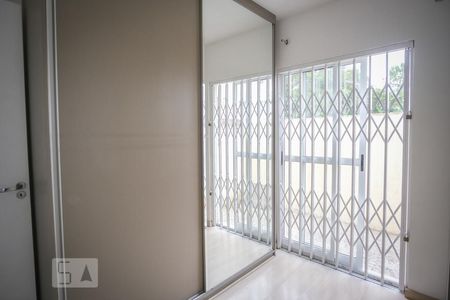 Quarto 2 de apartamento para alugar com 2 quartos, 48m² em Santo Antônio, São José dos Pinhais