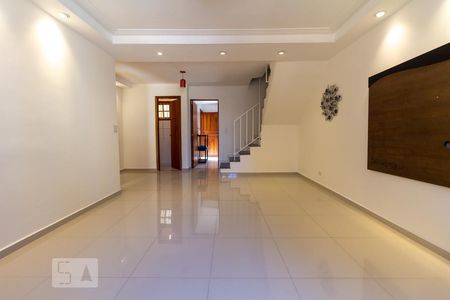 Sala de casa de condomínio para alugar com 3 quartos, 126m² em Vila Tiradentes, São Paulo