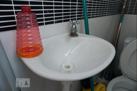 Casa à venda com 170m², 4 quartos e 4 vagas Casa à venda com 170m², 4 quartos e 4 vagasLavabo da Garagem